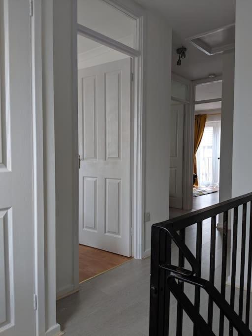 Private 2 Bed Flat Close To Excel & City Airport Londra Dış mekan fotoğraf
