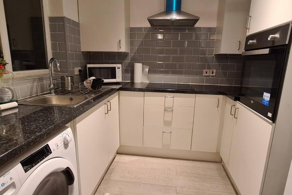 Private 2 Bed Flat Close To Excel & City Airport Londra Dış mekan fotoğraf