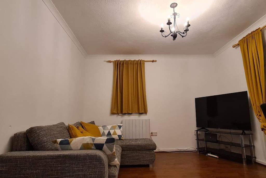 Private 2 Bed Flat Close To Excel & City Airport Londra Dış mekan fotoğraf